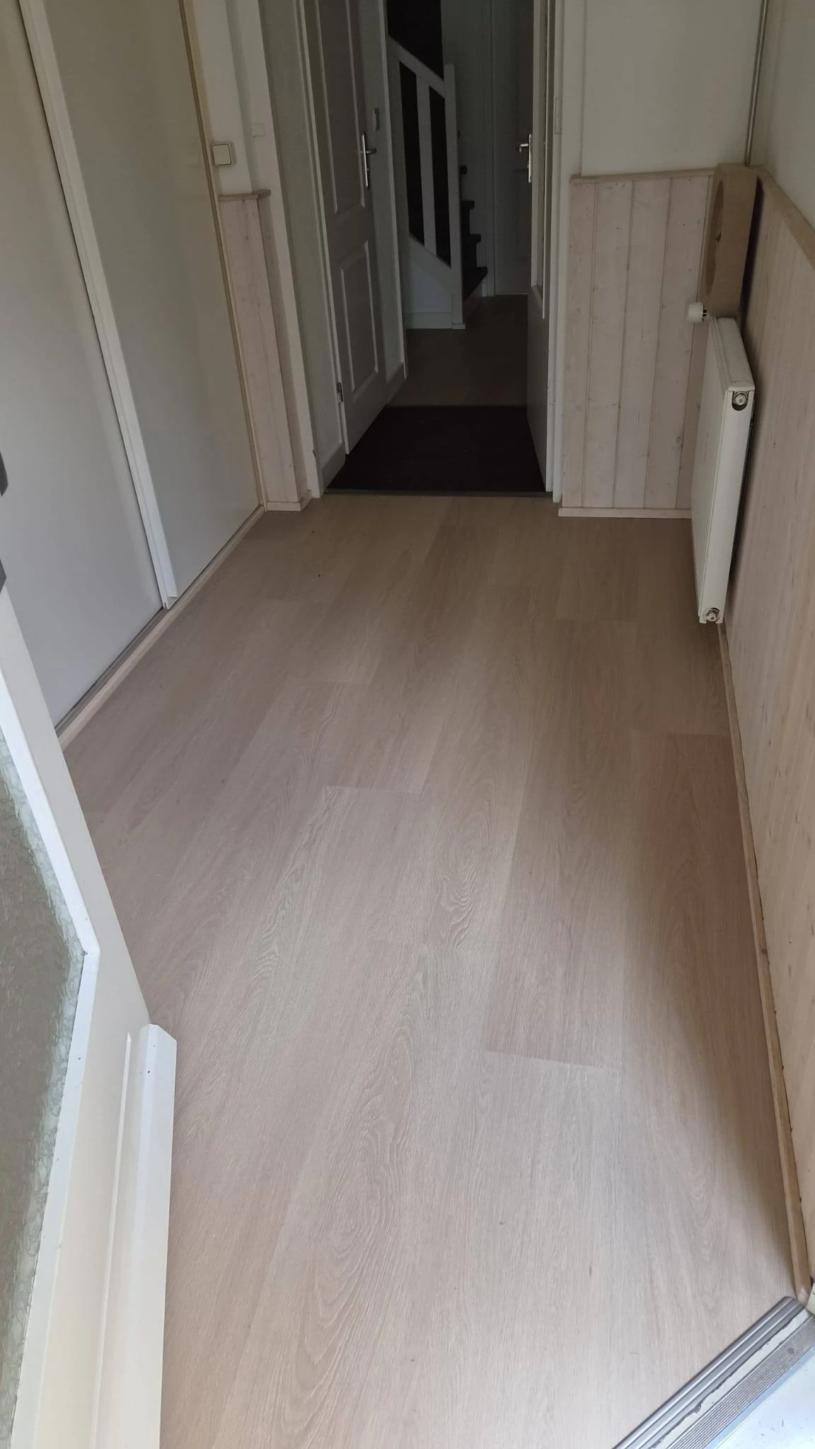 In Doetinchem hebben we deze woning voorzien van een prachtige klik-PVC vloer…